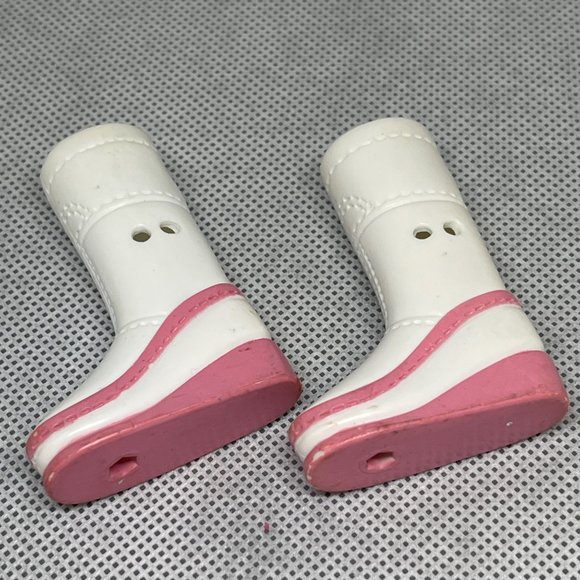 MGA Bratz Doll Pair Feet Shoes White Boots Pink Stripe Sole - Picture 2 of 3